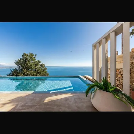 Panorama Infinity Pool Villa *