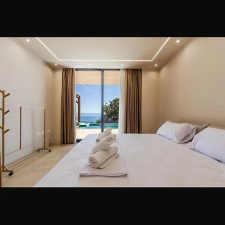 Panorama Infinity Pool Villa